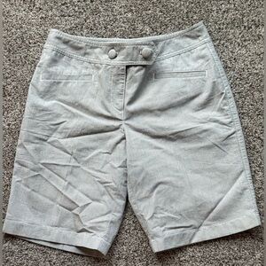 Ann Taylor's The Boardwalk Short size 6 Curvy fit 10 inch inseam walking short